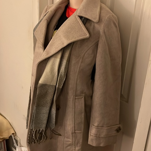 Coat - Picture 8 of 8